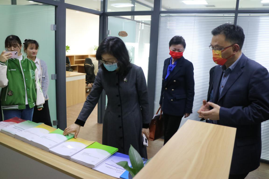 省教育廳副廳長毛杰到河南省教育人才學(xué)會(huì)調(diào)研